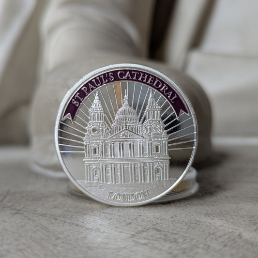 Silver coin with St. Paul's Cathedral design on a neutral background